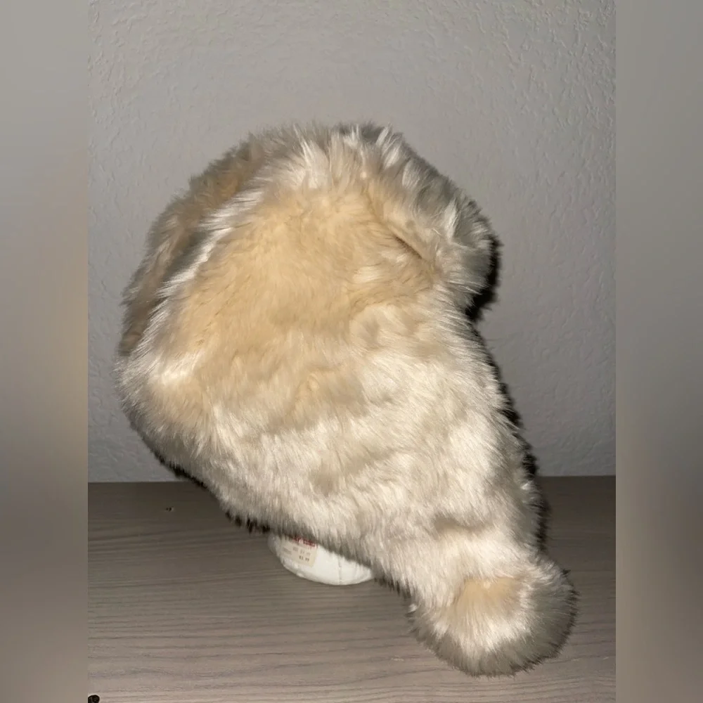 Gap‎ Kids Faux Fur Winter Aviator Cream Hat Size L- XL Ear Flaps Pom poms